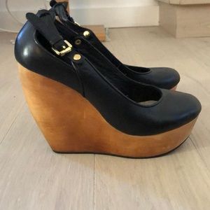 Fabulous Matiko round toe wood wedge heels size 7